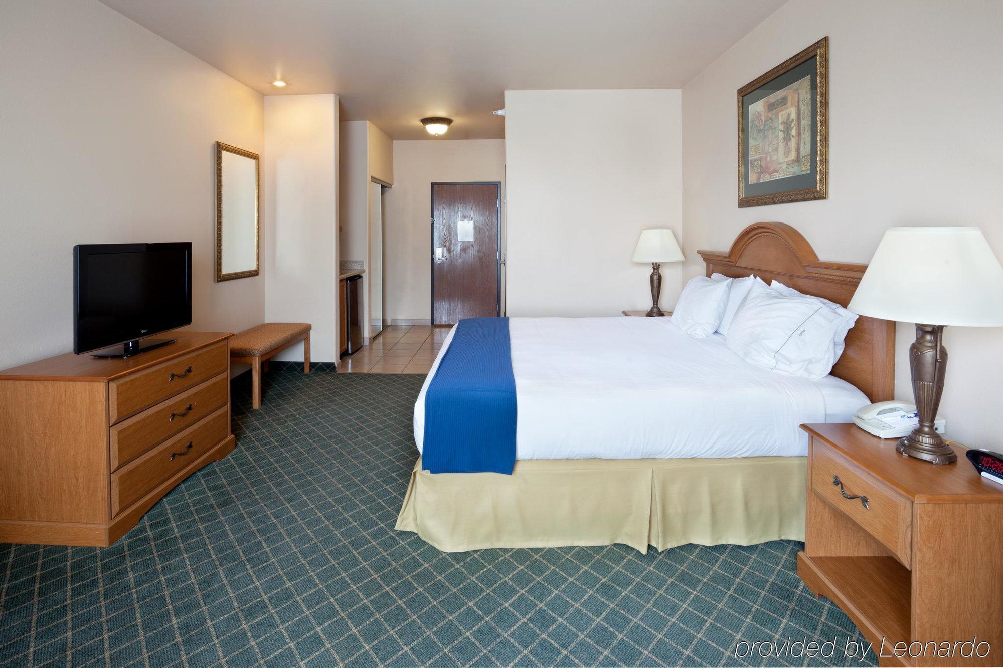 Holiday Inn Express Hotel And Suites Alice By Ihg Стая снимка