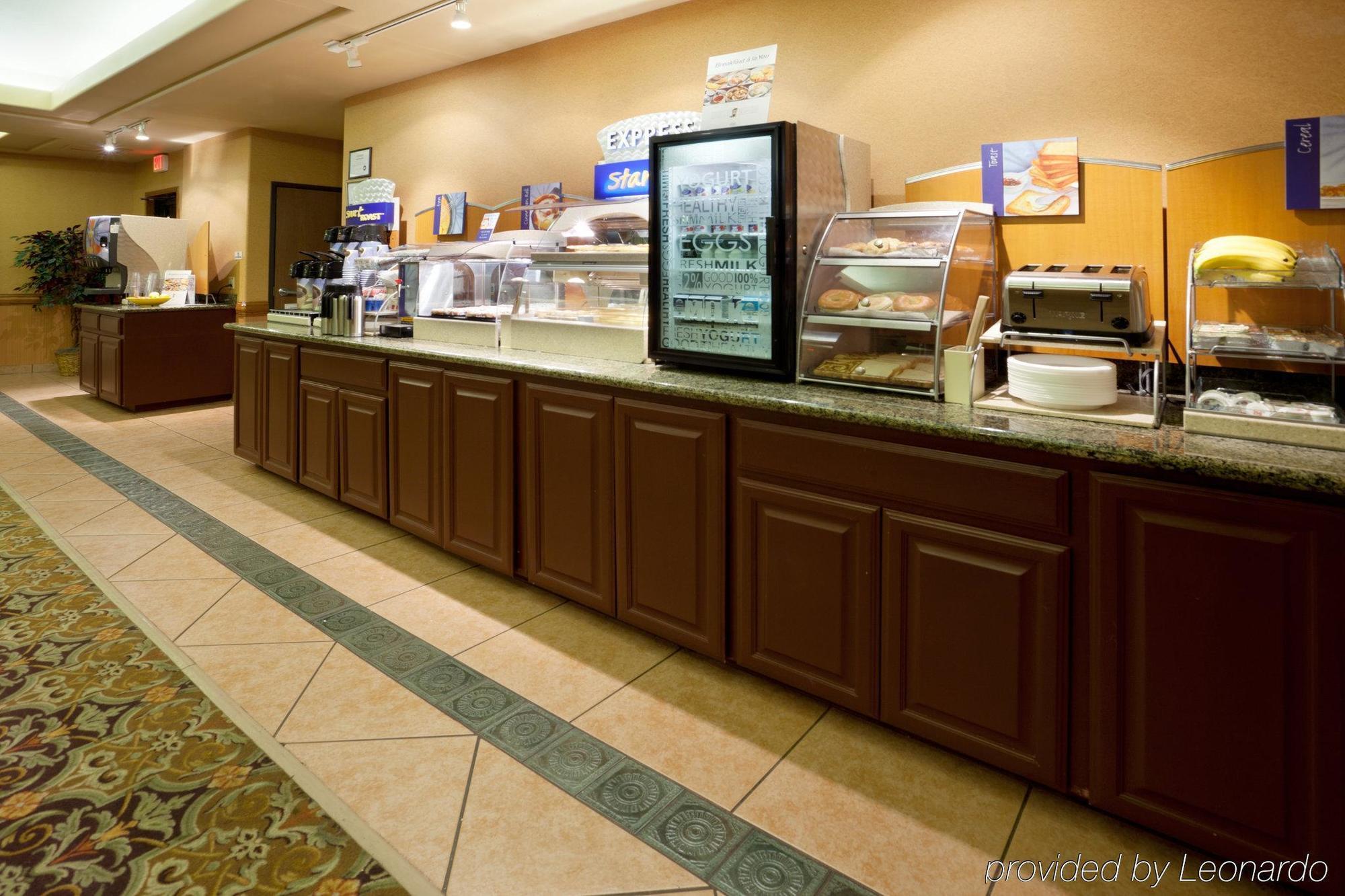 Holiday Inn Express Hotel And Suites Alice By Ihg Ресторант снимка