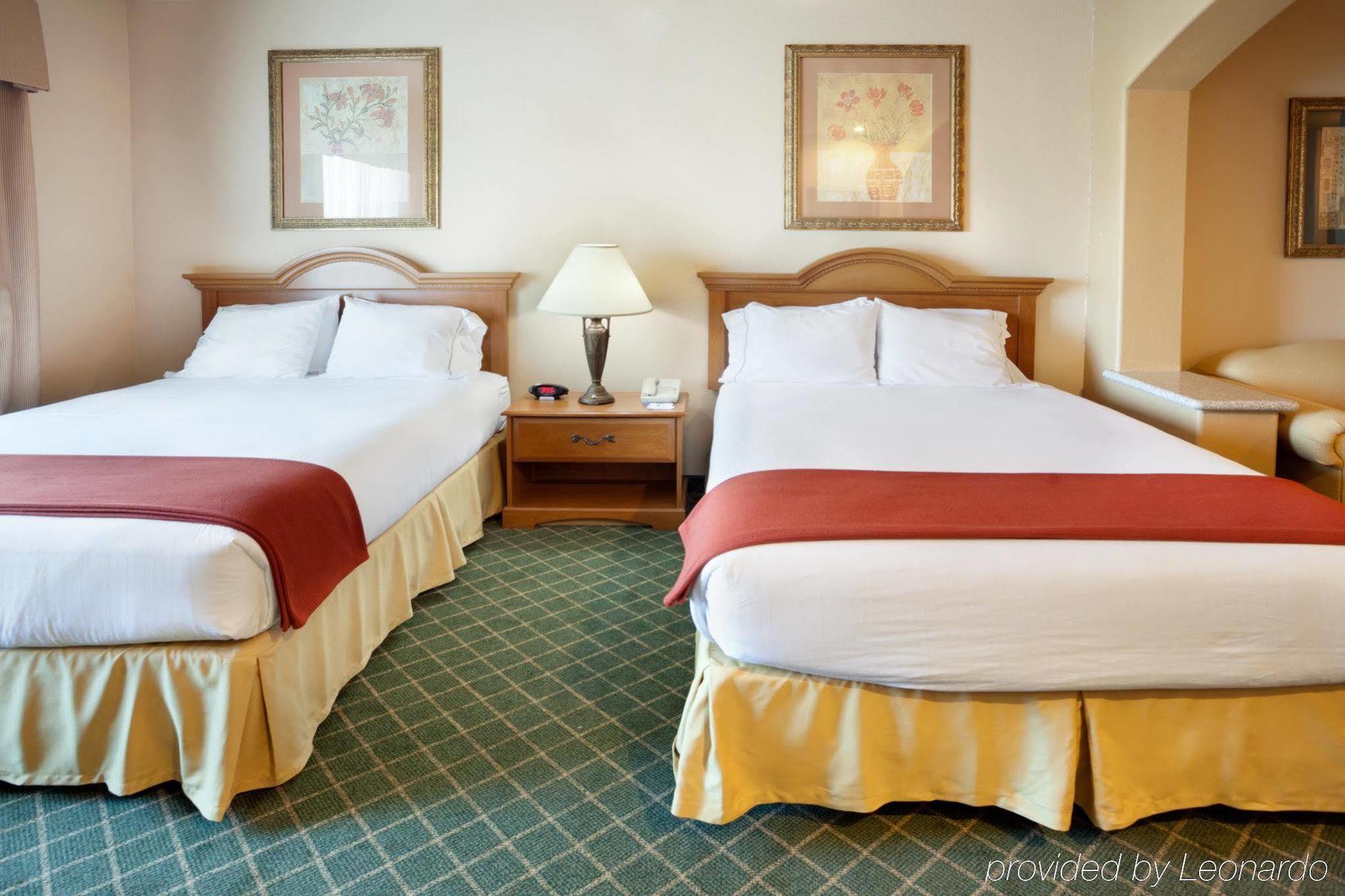Holiday Inn Express Hotel And Suites Alice By Ihg Стая снимка